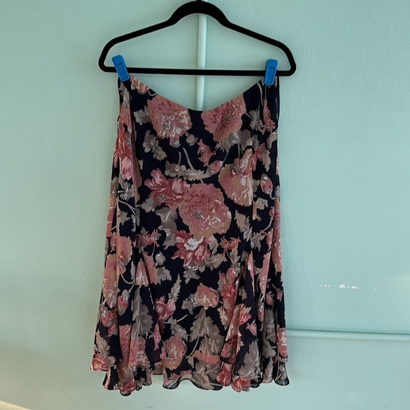 Chaps by Ralph Lauren. Size 1X. Ruffle two tier hem.Elasticized top.dress/skirt. - Picture 2 of 3